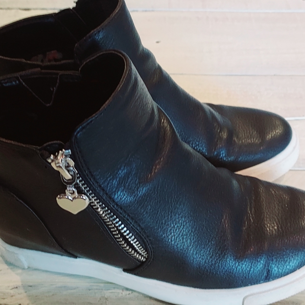 Vince Camuto Black High Top Shoes Size 4M